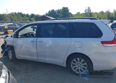 2011 Toyota Sienna Limited z USA, uszkodzony, nr VIN 5TDDK3DC8BS011085